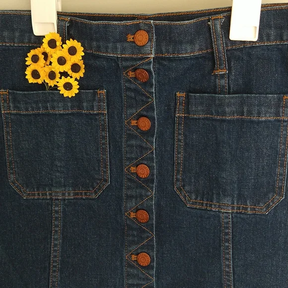 Madewell Button-Front Denim Skirt with Pockets - Picture 6 of 8